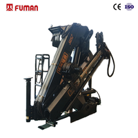 Grue de 5 tonnes, vente chaude, télécommande, sections hydrauliques, camion grue, bras articulé, réservoir d'huile, stabilisateurs arrière