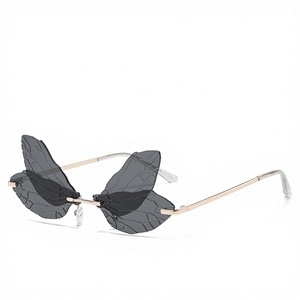 Lunettes de soleil <span class=keywords><strong>Bettega</strong></span> tendance européenne et américaine, lunettes de soleil à ailes, couleur dégradée exagérée, lunettes de soleil de célébrité, lunettes de soleil de plage transfrontalières - Product Image 2
