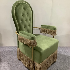 <span class=keywords><strong>Fauteuil</strong></span> en tissu vert capitonné d'inspiration vintage avec pompons et accoudoirs en métal doré <span class=keywords><strong>pour</strong></span> villa et hôtel haut de gamme, personnalisation complète - Product Image 2