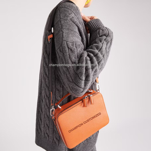 Bolso <span class=keywords><strong>bandolera</strong></span> de cuero saffiano PU con logotipo personalizado para <span class=keywords><strong>hombre</strong></span>, <span class=keywords><strong>bandolera</strong></span> cuadrada con cremallera y logotipo para <span class=keywords><strong>hombre</strong></span> - Product Image 3