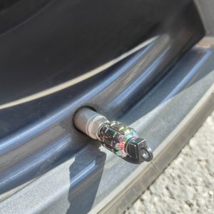 Tapa <span class=keywords><strong>de</strong></span> válvula <span class=keywords><strong>de</strong></span> <span class=keywords><strong>Granada</strong></span> <span class=keywords><strong>de</strong></span> aluminio colorida cubierta <span class=keywords><strong>de</strong></span> vástago <span class=keywords><strong>de</strong></span> rueda <span class=keywords><strong>de</strong></span> coche para coche camión motocicleta bicicleta - Product Image 4