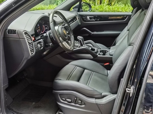 <span class=keywords><strong>Cayenne</strong></span> SUV AWD Essence Turbo 3L V6 <span class=keywords><strong>2022</strong></span> d'occasion, conduite à gauche, sièges en cuir, caméra de recul - Product Image 3