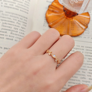 Nouvelle Arrivée Bague pour Femme en Opale Naturelle d'Australie Plaqué Or Style Japonais Vigne Luxe Léger - Product Image 2