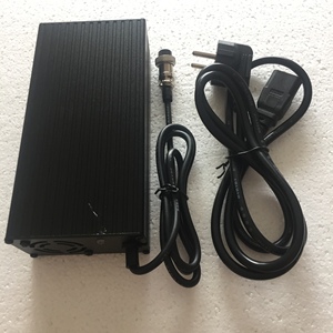 <span class=keywords><strong>Chargeur</strong></span> de batterie au lithium 67,2 V 5 A avec boîtier métallique 16S 67,2V5A Li-Ion pour batterie de vélo électrique 60 V 5 A - Product Image 4