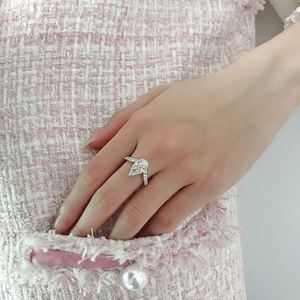 Anillo de compromiso Dylam Jewelry Fana con diseño de cojín, anillo de boda radiante con racimo y solitario - Product Image 3