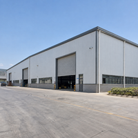 Atelier à structure en acier à grande portée, isolation acoustique, panneau composite conforme à la norme EN, entrepôt métallique, bâtiment industriel
