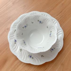 Nouvelle assiette à pâtes pour le petit-déjeuner, style rétro français, motif floral, assiette à dessert occidentale, motif végétal en relief, passe au micro-ondes, en céramique - Product Image 1