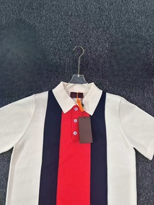 Polo homme Gucci vintage, coupe ajustée, motif à carreaux, style business décontracté, respirant, luxe. - Product Image 2