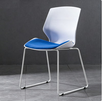 Chaises de conférence simples et colorées en acier massif pour la formation du personnel, la réception et les négociations
