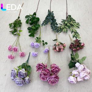 Centro de Mesa con Bola de Rosas Hecha a Mano y Personalizada LEDA, Decoración Floral Artificial para Bodas - Product Image 4