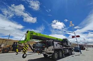 رافعة شاحنة متينة تعمل بسلاسة دقيقة <span class=keywords><strong>55</strong></span> طن للأحمال الثقيلة الظروف الصعبة - Product Image 4