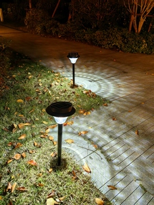 Lampe de jardin LED extérieure durable Panneau <span class=keywords><strong>solaire</strong></span> alimenté par batterie avec lumière blanche chaude Corps en plastique résistant aux intempéries - Product Image 2