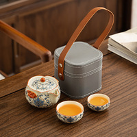 Service à thé Kung Fu en céramique Ru de style chinois moderne haut de gamme, motif lotus bleu et blanc entrelacé, portable pour usage domestique, personnalisable