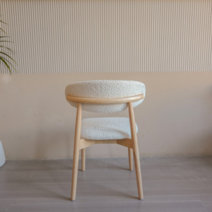 Vente en gros d'usine <span class=keywords><strong>chaise</strong></span> de salle à manger rembourrée <span class=keywords><strong>blanche</strong></span> en <span class=keywords><strong>bois</strong></span> massif au design moderne <span class=keywords><strong>scandinave</strong></span> <span class=keywords><strong>chaise</strong></span> d'extérieur <span class=keywords><strong>chaise</strong></span> de salon - Product Image 2