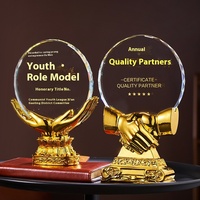 Trophée en résine gravée sur mesure pour la coopération commerciale Médaille de fournisseur exceptionnel Prix de la réunion annuelle avec dévouement au cœur