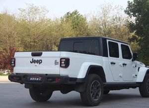 Camionnette <span class=keywords><strong>Jeep</strong></span> Gladiator à quatre roues d'occasion Moteur à essence 3,6 L - Product Image 2