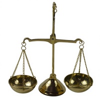 Balance de pesée vintage traditionnelle en laiton, artisanat métallique pour anniversaire et remise de diplôme, décoration intérieure et cadeau