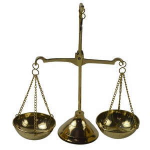 Balance de pesée vintage traditionnelle en laiton, artisanat métallique pour anniversaire et remise de diplôme, décoration intérieure et cadeau - Product Image 6
