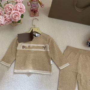 Nueva Ropa de Otoño para Bebé, Conjunto de Dos Piezas, Camiseta de Cuello Redondo, Pantalones Casuales, Diseño de Lujo, Modelo de Moda en Red - Product Image 2