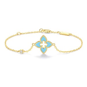 Bracciale Portafortuna Quadrifoglio in Argento Placcato Oro 18K con Agata Rossa e Zirconi Cubici, Regalo per Lei - Product Image 3