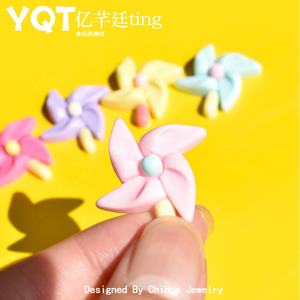 Bonito Cabujón Plano de Resina con Diseño de Molino de Viento para Decoración de Teléfonos, Accesorios DIY y Fabricación de Joyas - Product Image 2