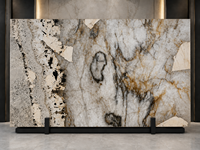 Dalle de quartzite Patagonia Cristallo pour panneau rétroéclairé à veines cristallines translucides, îlot cascade, plan de travail avec évier intégré