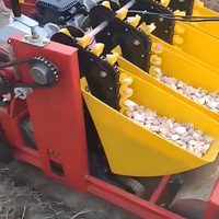Planteuse d'ail à quatre roues motrices, anti-chocs, résistance à l'usure pour les terres montagneuses/de vallée/argileuses, pièce de machinerie agricole