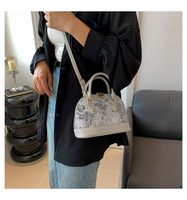 Vente en gros Sacs de créateur Sacs à main portables en cuir artificiel pour femmes Fashion Style Shell Bag Cross-boby Sacs Main Pour Femmes