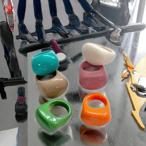 แหวนเรซิ่นพลาสติกทรงสี่เหลี่ยมเรขาคณิตหลากสีสไตล์วินเทจเรียบง่าย แหวนอะคริลิกหนาแบบโอเวอร์ไซส์ สำหรับงานแต่งงาน งานหมั้น หรือเป็นของขวัญ - Product Image 3