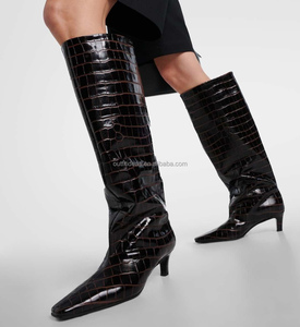 Bottes hautes en cuir véritable élégantes et modernes en cuir de veau croco, talon compensé de 60 mm, à enfiler, pour femmes - Product Image 2