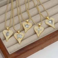 Collier tendance en cuivre plaqué or 18 carats bicolore avec zircon en forme de cœur et croix, motif Madone, populaire à l'international