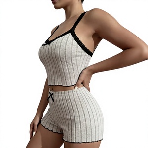 Nouvel ensemble de pyjama pour femmes / Camisole convertible en dentelle, débardeur court et short / Vêtements de maison élégants en dentelle pour femmes - Product Image 3