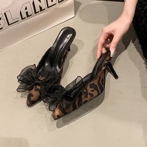 Mules d'été à bout pointu et nœuds, talon moyen, pour femme, élégantes, grandes tailles, sexy, imprimé léopard - Product Image 4