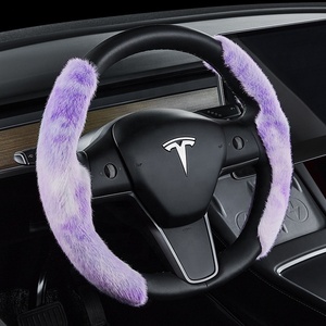 Cubierta de <span class=keywords><strong>volante</strong></span> de felpa para tesla y 3, accesorios de interior de mango de coche de piel gruesa, mullida, Negro, Rojo, rosa, gris, buena calidad - Product Image 2
