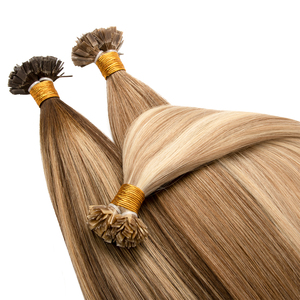 Extension per Capelli in Cheratina Italiana Premium con Micro Bond Super Sottile e Capelli Remy a Doppia Trama per un Finitura Invisibile - Product Image 3