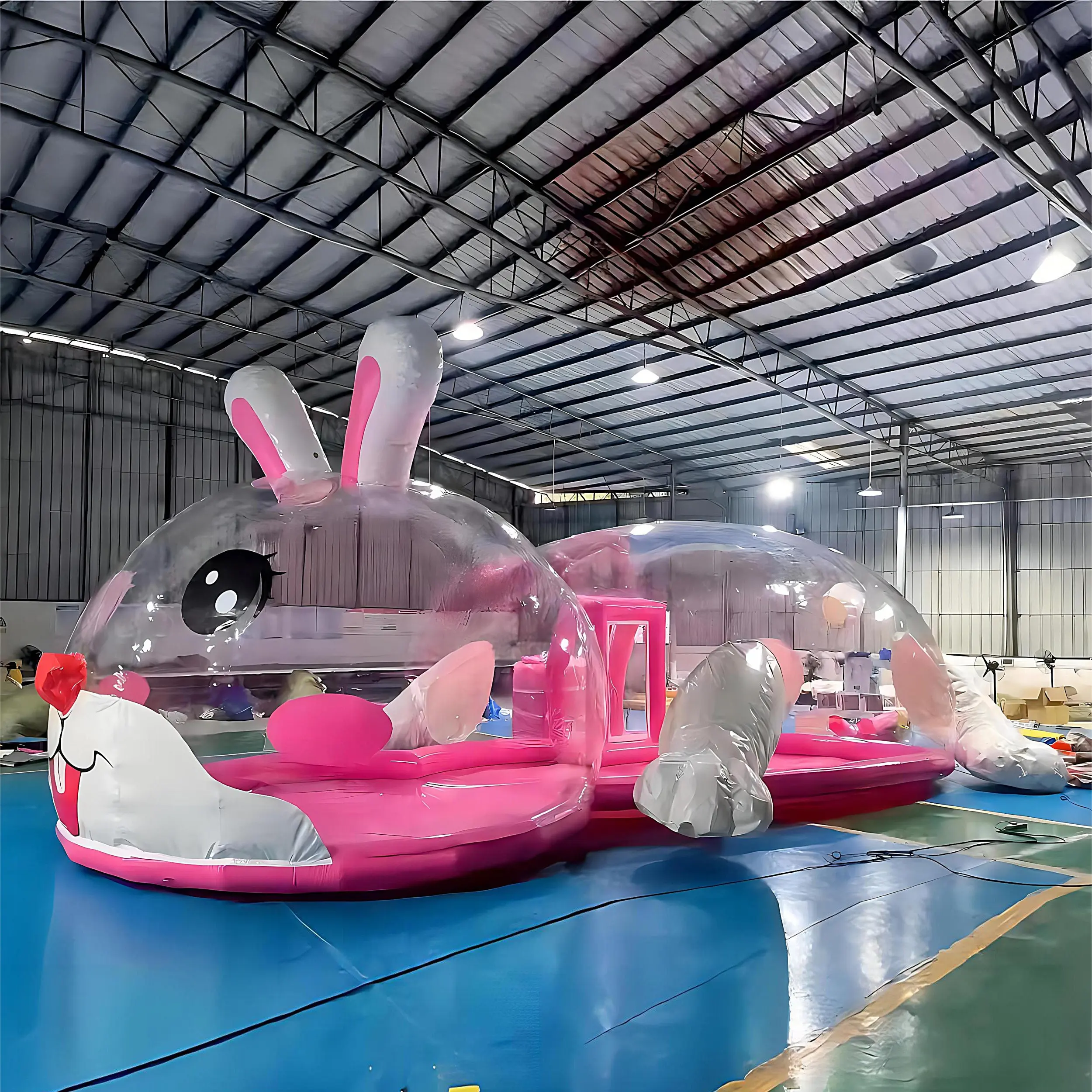 Tenda rumah gelembung tiup, peralatan hiburan transparan istana kristal tema kelinci dengan lubang bola dan Slide untuk anak-anak