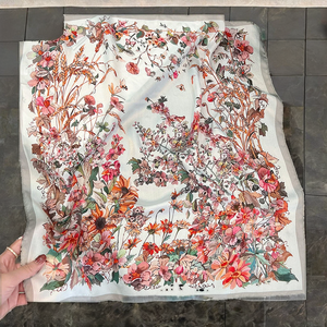 ผ้าพันคอไหมซาติน 100% ผ้าคลุมไหล่ ดีไซน์หรูหรา สไตล์วินเทจ ลายดอกไม้ สำหรับผู้หญิง ผ้าพันคอสี่เหลี่ยมอเนกประสงค์ ใช้ได้ทุกฤดู - Product Image 2