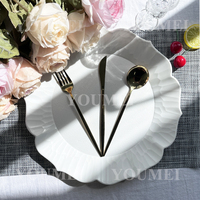 Assiettes de présentation élégantes en plastique blanc pour mariage, banquet, fête, avec bordure florale ondulée
