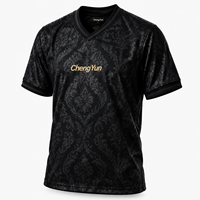 Gotisches Noir-Schwarzes Fußballtrikot mit Verziertem Damast-Jacquard, Komplett Schwarzes Vintage-Sportshirt