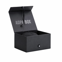 Boîtes rigides en carton couché personnalisées avec logo en relief et fermeture magnétique, doublure en carton ondulé kraft et ruban pour casquettes et chaussures