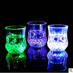 Vaso Luminoso LED para Fiestas, Vaso de Agua con Sensor de Luz Fría, Vaso LED Intermitente de Colores - Product Image 3