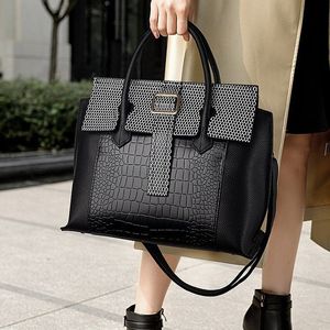 Bolsos cruzados de diseño de moda, bolsos de hombro de cuero PU de alta calidad, bolsos de mano casuales de lujo para mujer - Product Image 1