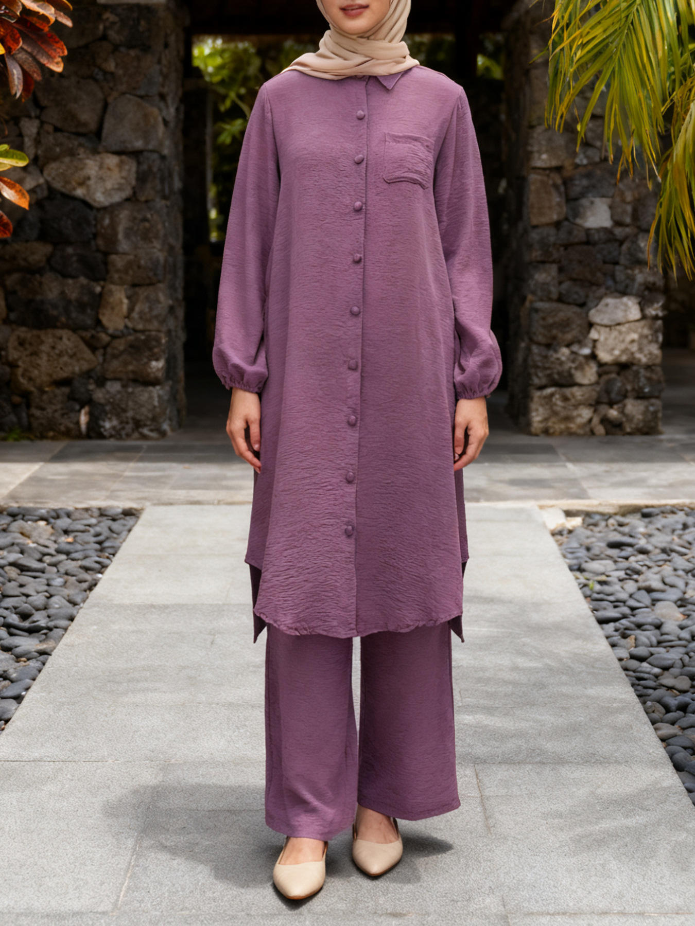 สีแดงอมม่วง