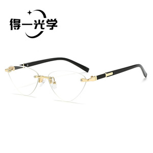 แว่นกันแดดทรงสามเหลี่ยมไร้กรอบ De Yi Optics สีดำ เลนส์ PC ป้องกันรังสียูวี 400 น้ำหนักเบา สำหรับทุกเพศ - Product Image 5