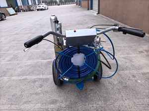 Machine de marquage routier manuelle à peinture froide, efficace, avec moteur 5,5 CV et double pistolet pour une peinture routière automatique à haute efficacité - Product Image 1