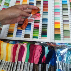 <span class=keywords><strong>Fil</strong></span> à broder en coton écologique DIY de 800 cm, vente en gros directe d'usine, <span class=keywords><strong>pas</strong></span> <span class=keywords><strong>cher</strong></span>, en 447 couleurs pour le point de croix et la broderie - Product Image 2
