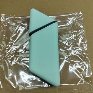 Sac de papeterie polyvalent en silicone souple, portable et simple pour étudiants, sac de rangement pour produits de beauté. - Product Image 5