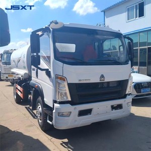 Camión <span class=keywords><strong>Cisterna</strong></span> <span class=keywords><strong>de</strong></span> <span class=keywords><strong>Agua</strong></span> Usado Sinotruk Howo 4x2 <span class=keywords><strong>de</strong></span> 8cbm con Transmisión Manual - Product Image 1
