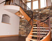 Solution d'escalier circulaire élégante sur mesure, escalier en colimaçon en bois moderne et luxueux pour l'intérieur de la maison
