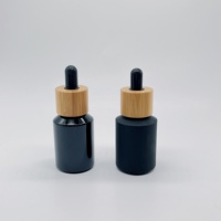 Botol Air Kaca Berkualitas Tinggi untuk Kosmetik 30ml, Botol Toner/Minyak Esensial Kaca Hitam Gloss/Matte dengan Pipet Tetes Bambu Emas